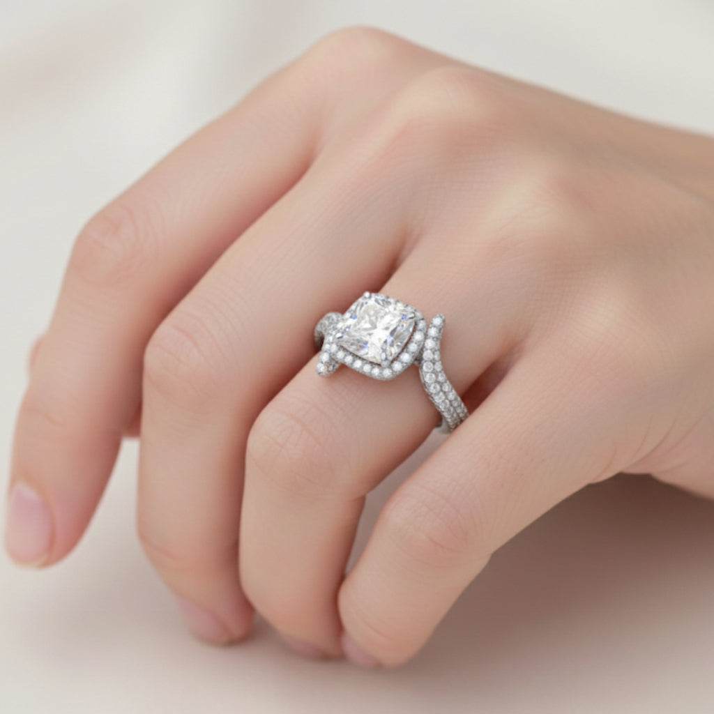 THE EMBRACE RING | טבעת יהלומים טבעיים