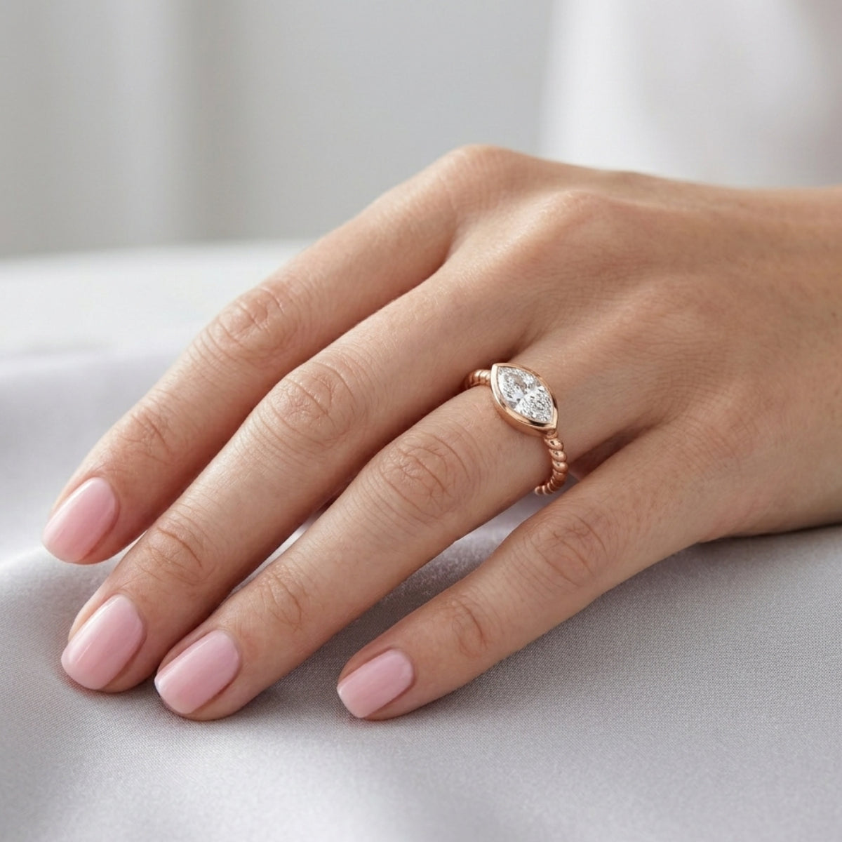 MARQUISE DOME | טבעת בזל יהלום מרקיזה
