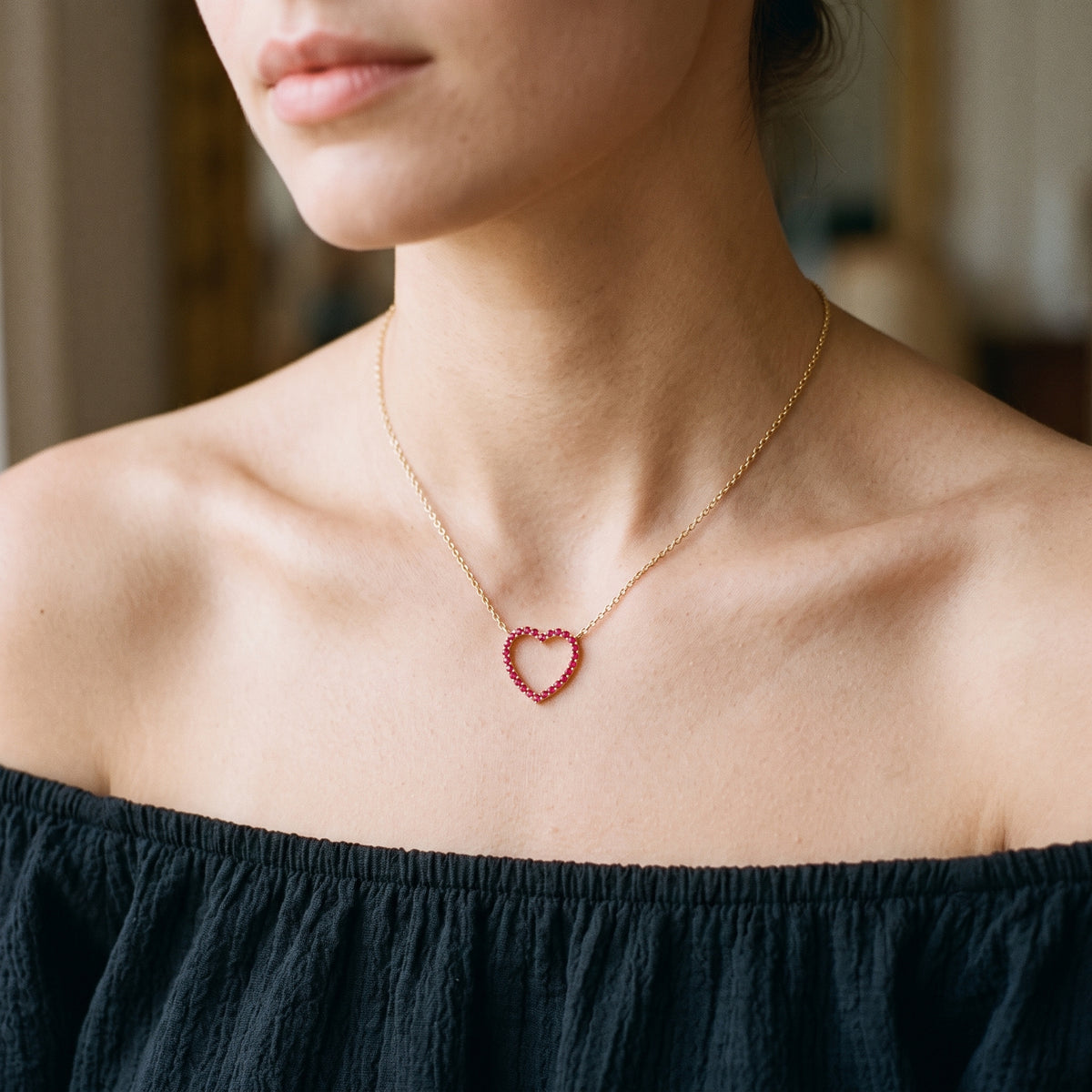 RED HEART | שרשרת לב משובצת אבני רובי