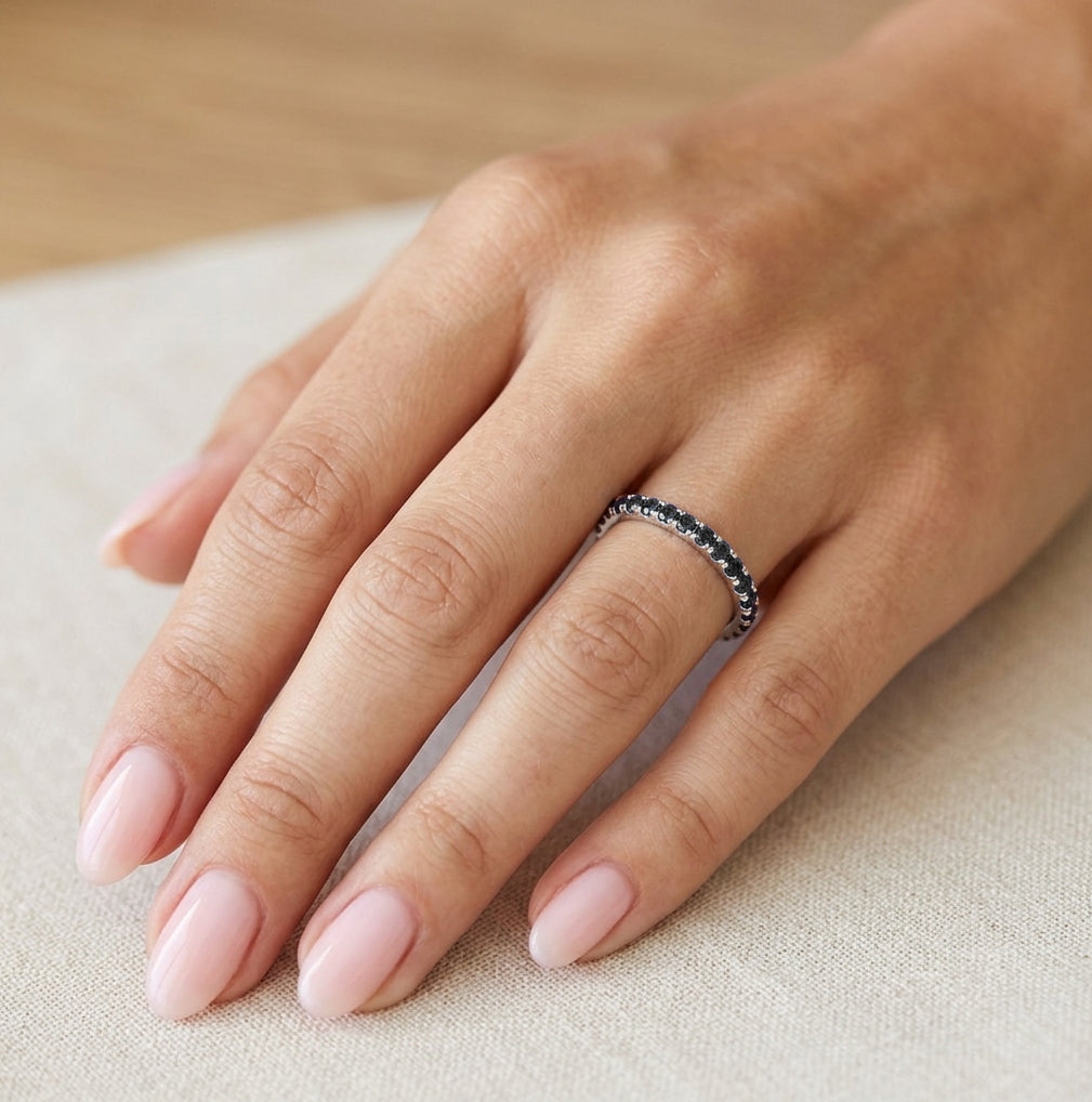 BLACK DIAMONDS ETERNA | טבעת איטרניטי יהלומים שחורים