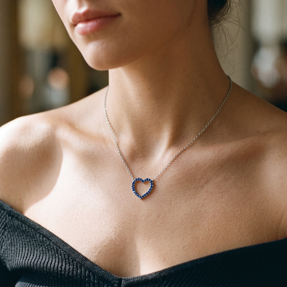 BLUE HEART | שרשרת לב משובצת אבני ספיר כחולות