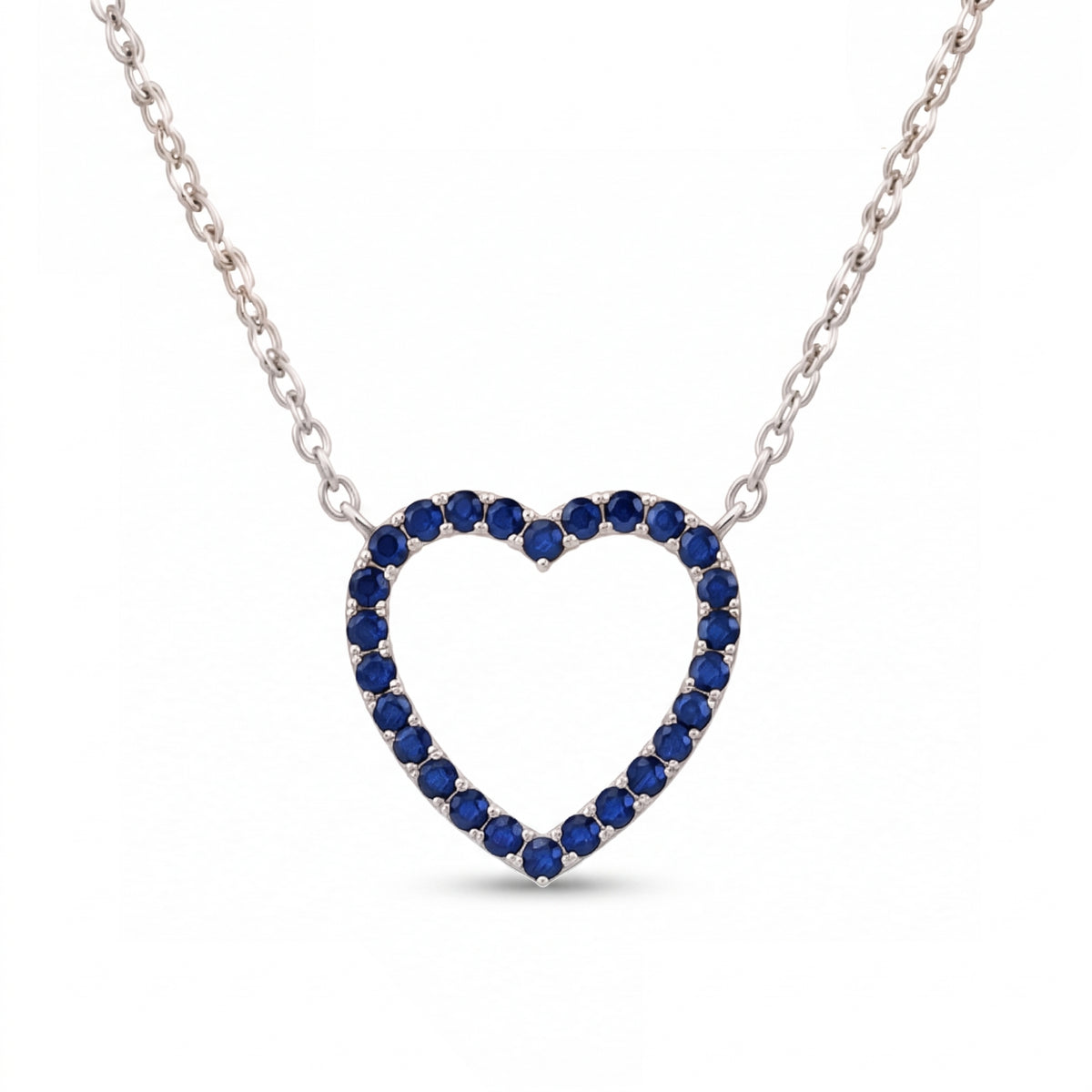 BLUE HEART | שרשרת לב משובצת אבני ספיר כחולות