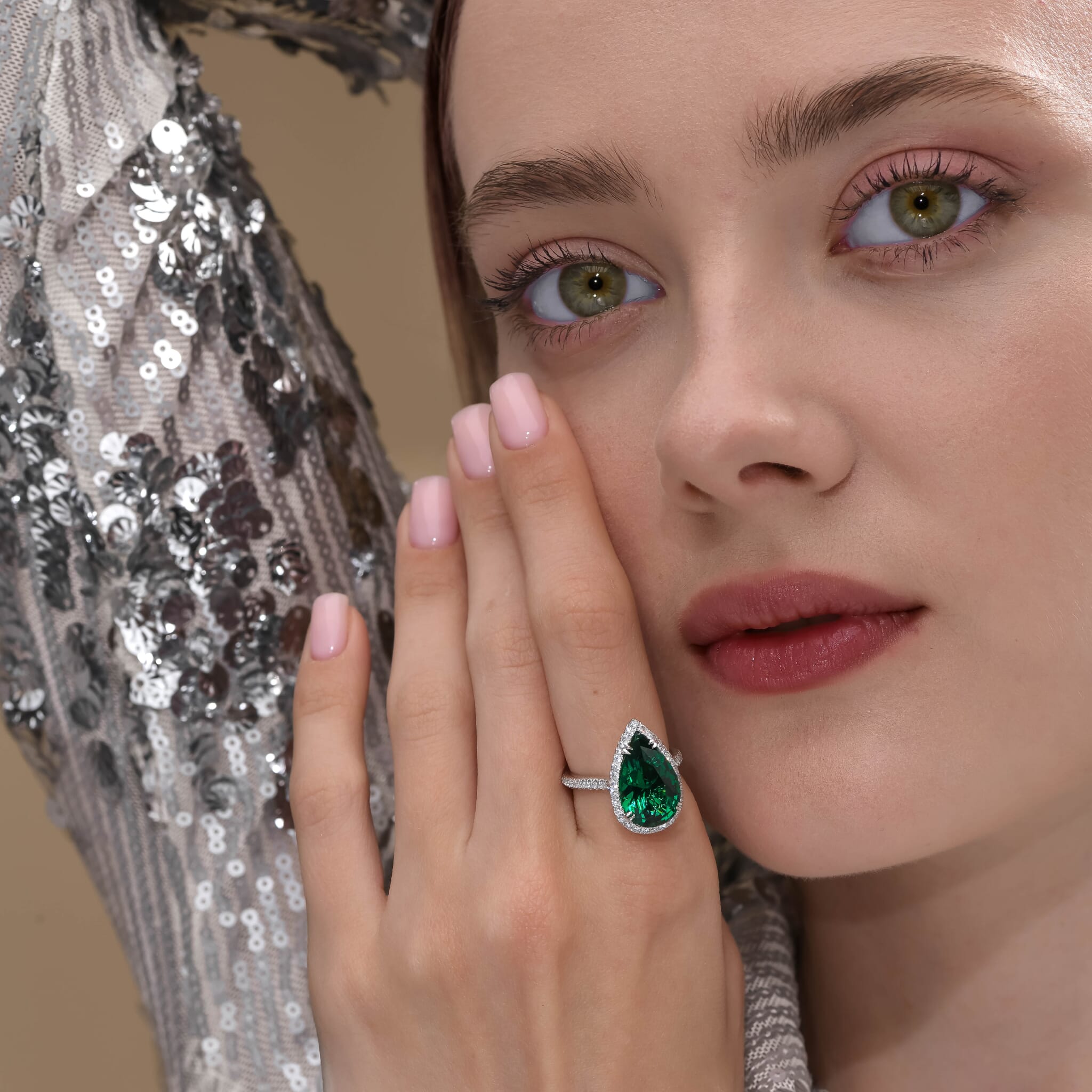 green-majesty-|-ring-white-gold