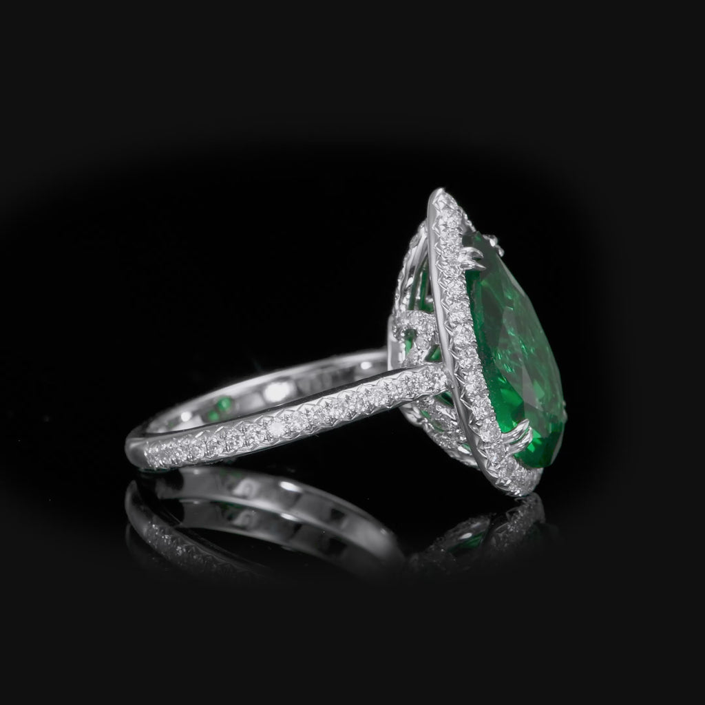 GREEN MAJESTY | טבעת זהב לבן